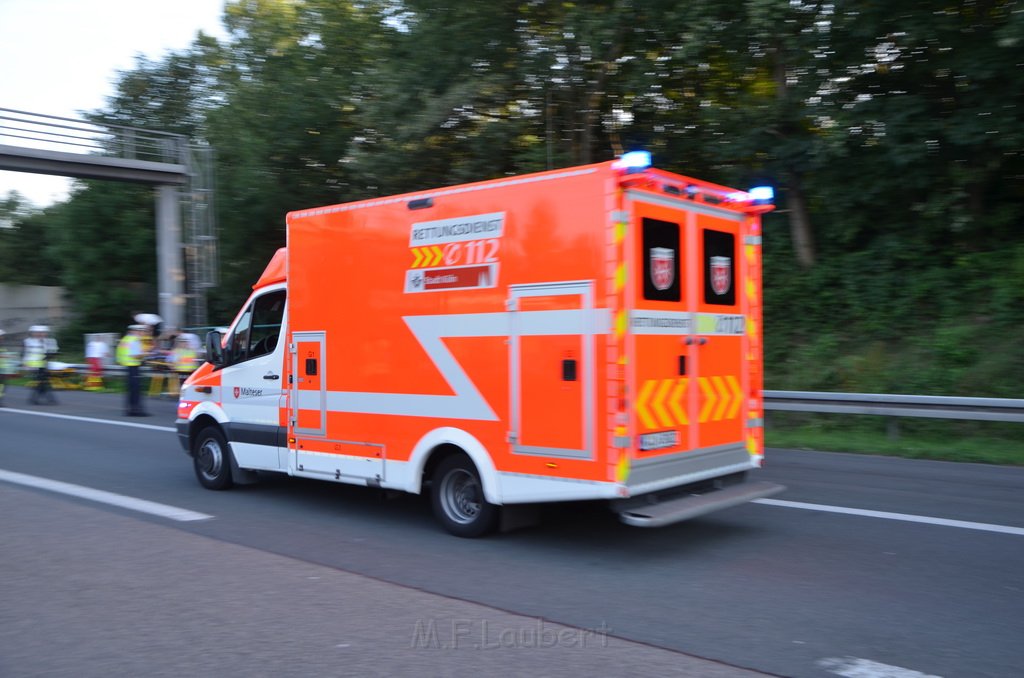 Einsatz BF Koeln Klimaanlage Reisebus defekt A 3 Rich Koeln hoehe Leverkusen P067.JPG